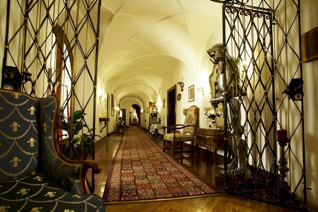 Schlosshotel Post Edelfreisitz Sprengenstein Imst Bagian luar foto