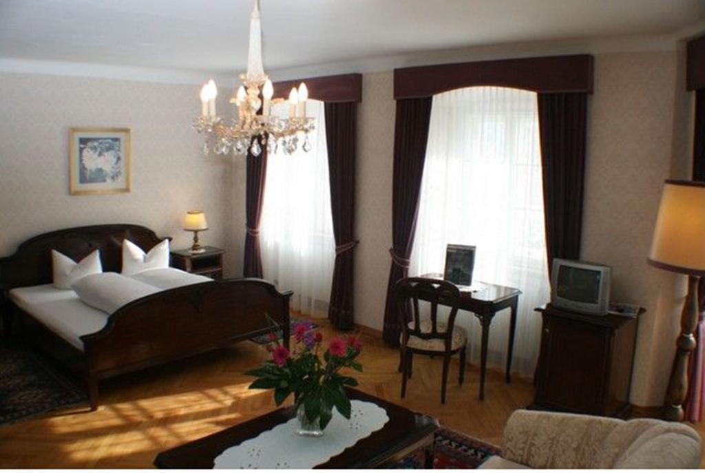 Schlosshotel Post Edelfreisitz Sprengenstein Imst Bagian luar foto