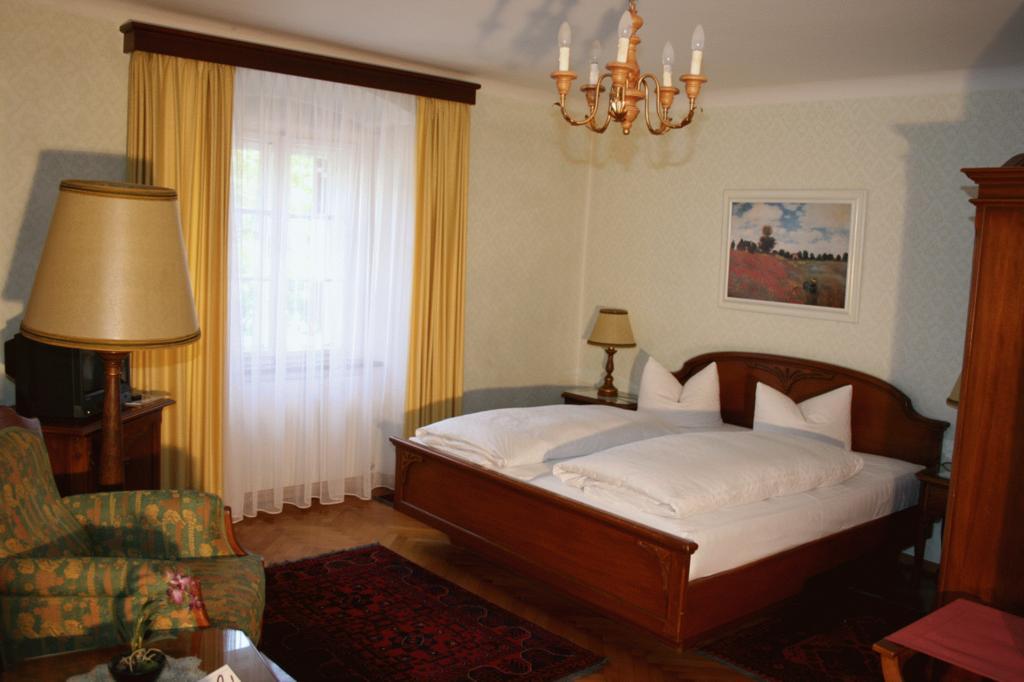Schlosshotel Post Edelfreisitz Sprengenstein Imst Ruang foto