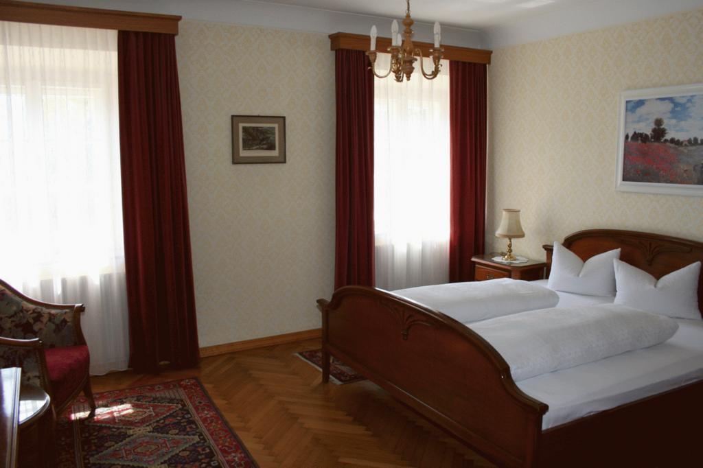 Schlosshotel Post Edelfreisitz Sprengenstein Imst Ruang foto