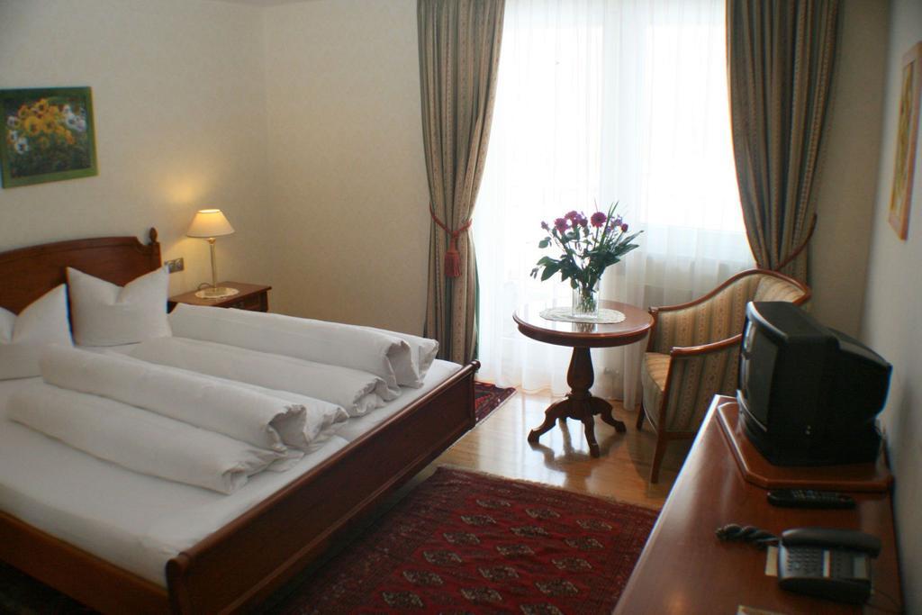 Schlosshotel Post Edelfreisitz Sprengenstein Imst Ruang foto